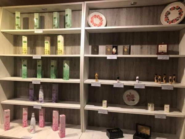 Лечебната сила на етеричните масла търсеха ученици от ПГЛПТ по проект “Иновативно училище“