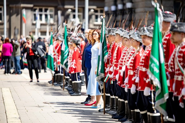 Гвардейският отряд на Механото гостува на президента Румен Радев навръх 6 май