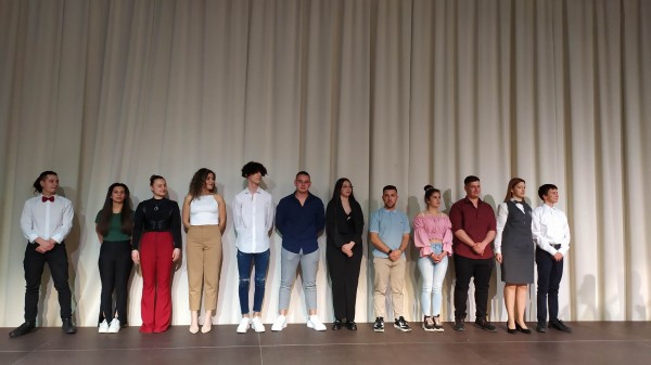 Учениците на ПГЛПТ с великолепно представяне в Националното състезание по професии в сферата на туризма