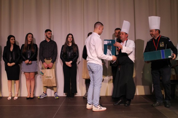 Учениците на ПГЛПТ с великолепно представяне в Националното състезание по професии в сферата на туризма