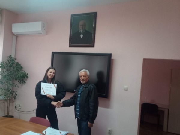 Учениците на ПГ „Иван Хаджиенов“ влязоха в ролята на учители и ръководство