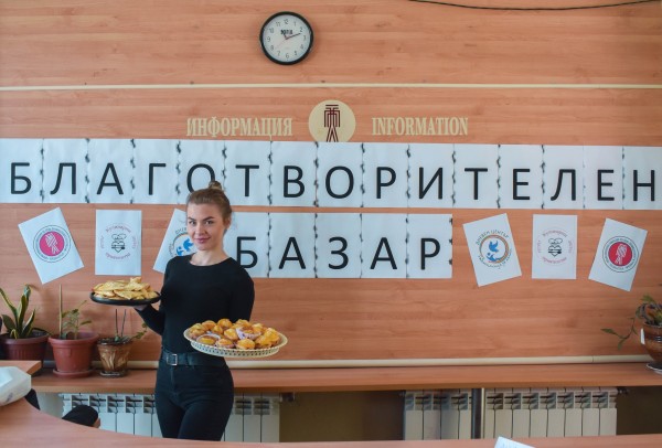 Кандидатките за Царица роза от ПГЛПТ с благотворителна кауза