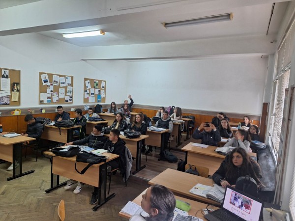 Ученици и учители с разменени роли в Деня на ученическото самоуправление