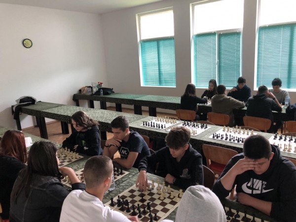 Община Казанлък организира два дни шахматна надпревара за казанлъшките деца