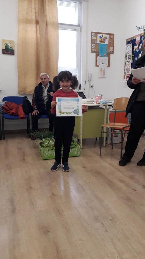 Малчуганите от ОУ “Св. Паисий Хилендарски“ зарадваха потребителите на Социалния патронаж със свежи зеленчуци
