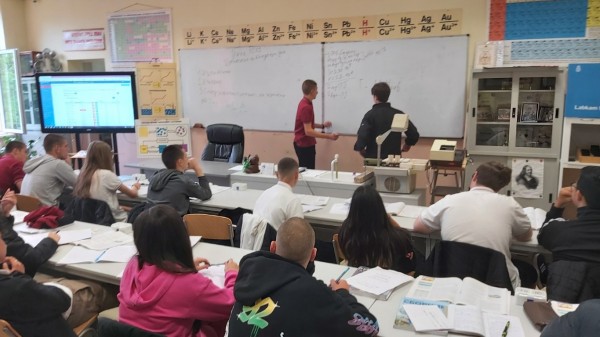 Учениците на ПГ „Иван Хаджиенов“ влязоха в ролята на учители и ръководство