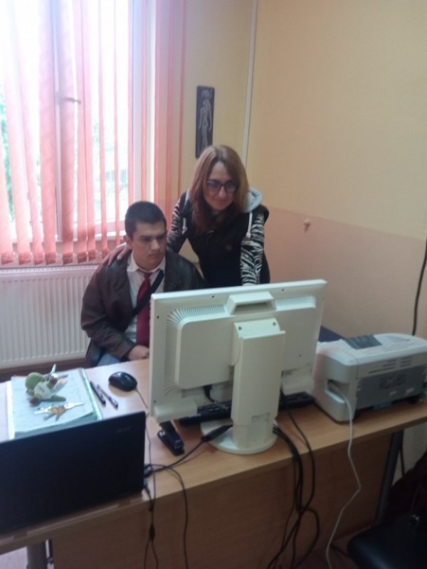 Учениците на ПГ „Иван Хаджиенов“ влязоха в ролята на учители и ръководство