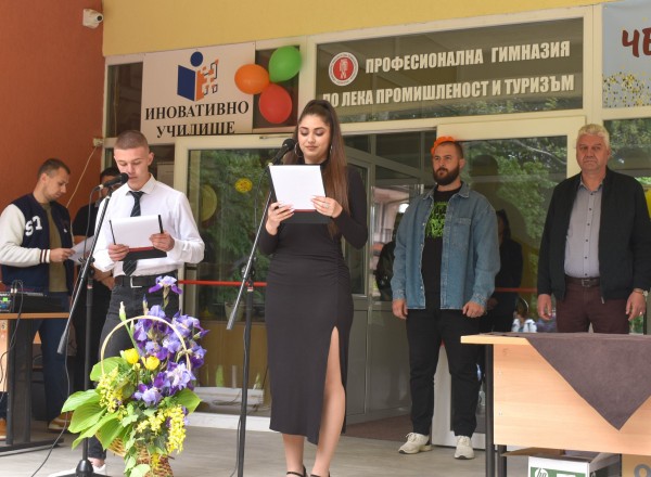 ПГЛПТ награди заслужили ученици навръх празника на училището