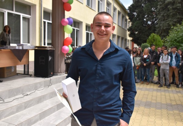 ПГЛПТ награди заслужили ученици навръх празника на училището