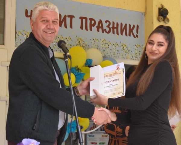 ПГЛПТ награди заслужили ученици навръх празника на училището