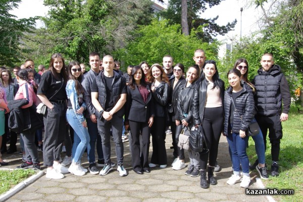 Директорът на хуманитарната гимназия Румена Петрова: 140 г. по-късно възрожденския дух е все още жив