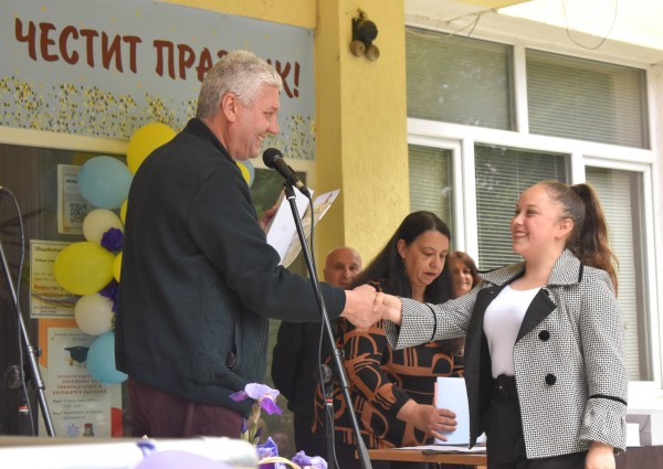 ПГЛПТ награди заслужили ученици навръх празника на училището