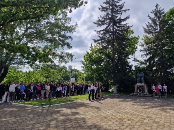 Казанлък празнува 140 години Хуманитарна гимназия