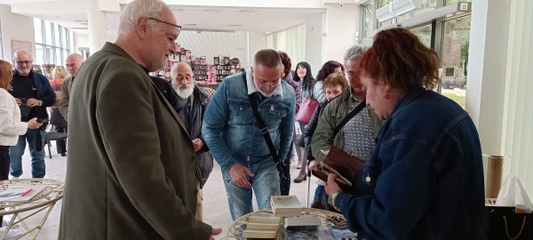 Пловдивският писател Тодор Костадинов се срещна с казанлъшки читатели
