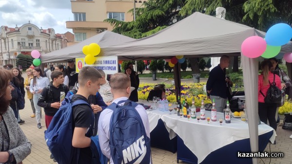 8 средни училища се представиха в Панорамата на професионалното образование в Казанлък