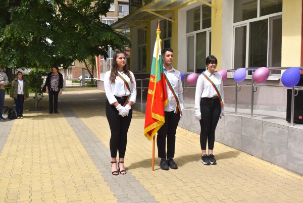 ПГЛПТ награди заслужили ученици навръх празника на училището