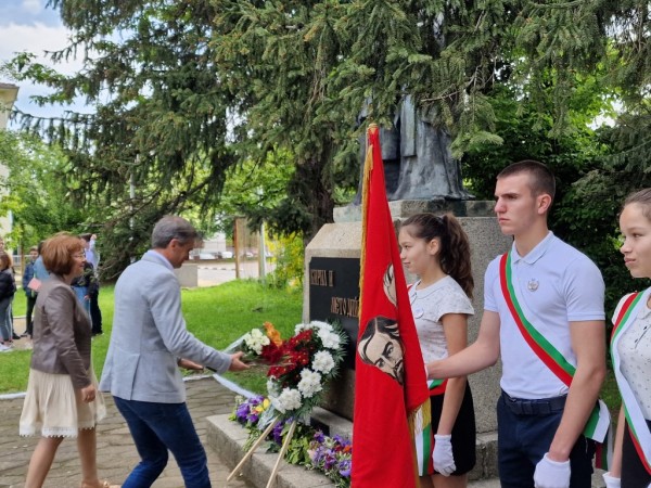 Казанлък празнува 140 години Хуманитарна гимназия