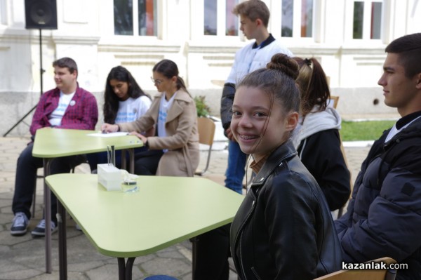 Директорът на хуманитарната гимназия Румена Петрова: 140 г. по-късно възрожденския дух е все още жив