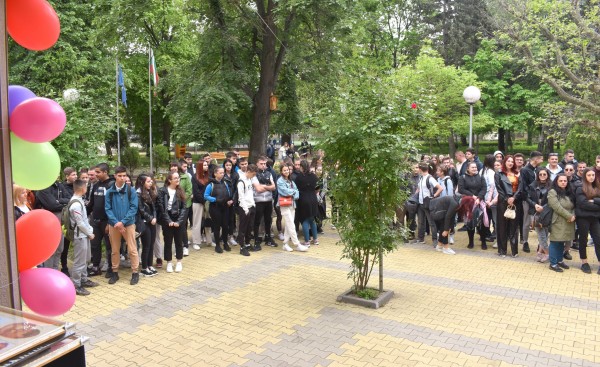 ПГЛПТ награди заслужили ученици навръх празника на училището