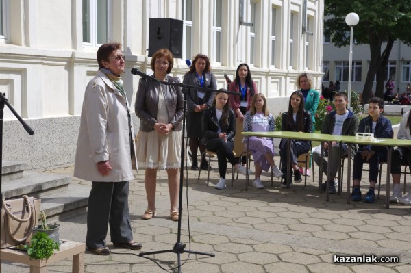 Директорът на хуманитарната гимназия Румена Петрова: 140 г. по-късно възрожденския дух е все още жив