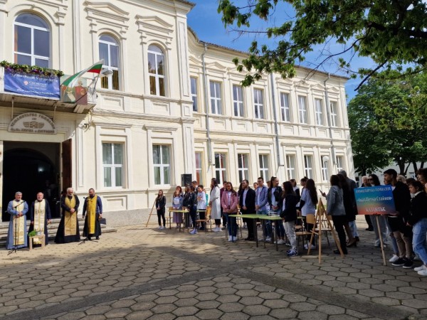 Казанлък празнува 140 години Хуманитарна гимназия