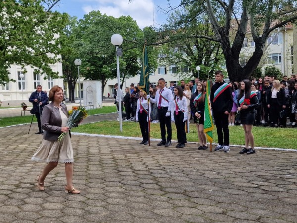 Казанлък празнува 140 години Хуманитарна гимназия