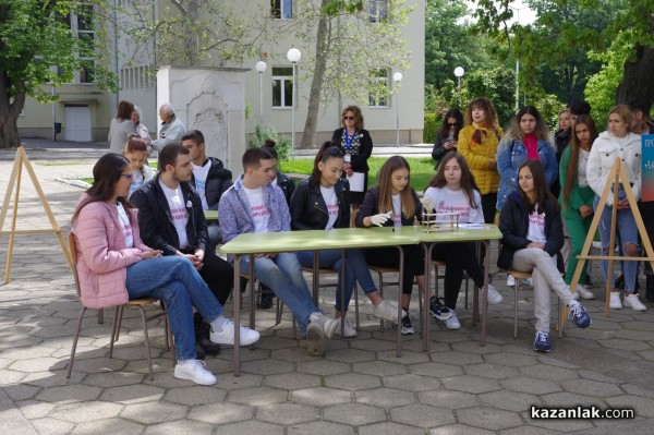 Директорът на хуманитарната гимназия Румена Петрова: 140 г. по-късно възрожденския дух е все още жив