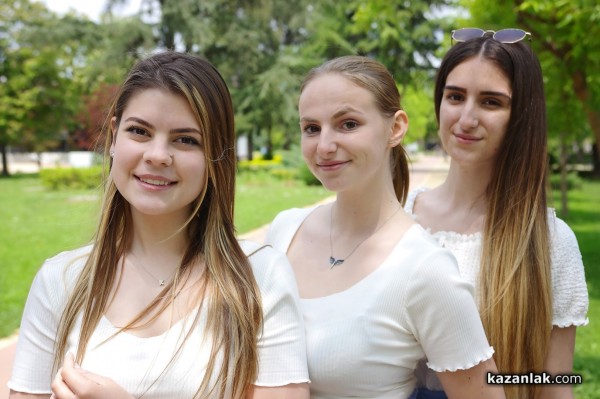 Кандидатките за короната на Царица роза 2023 разкрасиха Розариума с нови рози