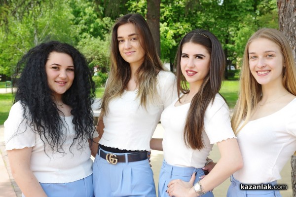 Кандидатките за короната на Царица роза 2023 разкрасиха Розариума с нови рози