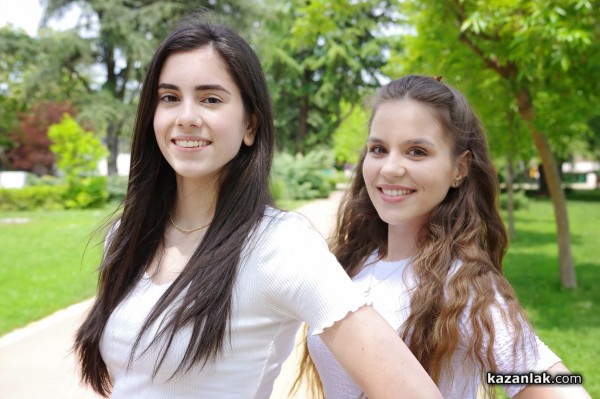 Кандидатките за короната на Царица роза 2023 разкрасиха Розариума с нови рози