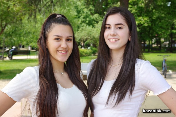 Кандидатките за короната на Царица роза 2023 разкрасиха Розариума с нови рози