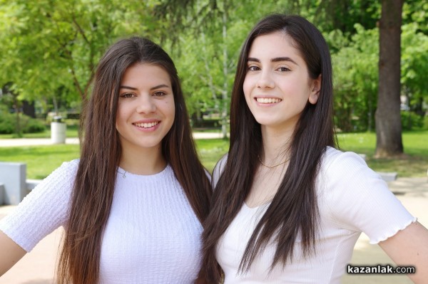 Кандидатките за короната на Царица роза 2023 разкрасиха Розариума с нови рози