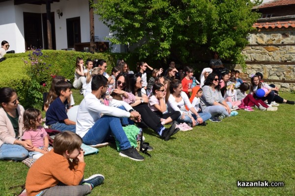 Пъстрата програма за „Нощта на музеите“ предизвика голям интерес и събра стотици посетители в Казанлък