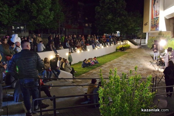 Пъстрата програма за „Нощта на музеите“ предизвика голям интерес и събра стотици посетители в Казанлък