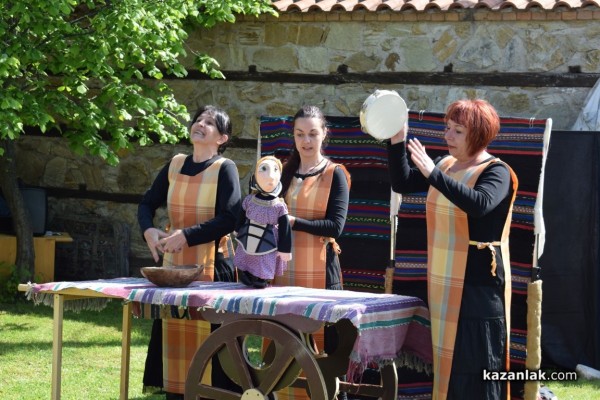 Пъстрата програма за „Нощта на музеите“ предизвика голям интерес и събра стотици посетители в Казанлък
