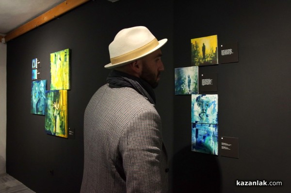 Казанлъшкият художник и преподавател Никола Вълчев представи първата си самостоятелна изложба „Black Mirror”