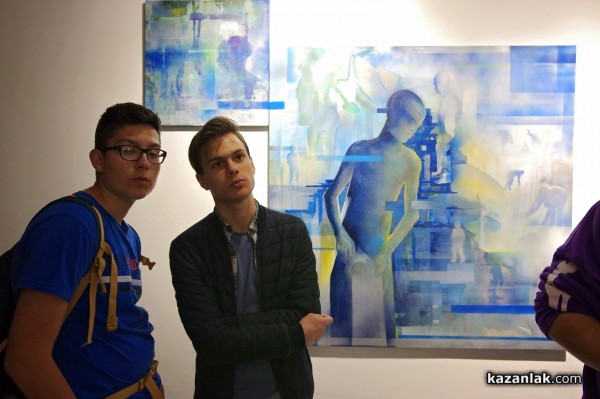 Казанлъшкият художник и преподавател Никола Вълчев представи първата си самостоятелна изложба „Black Mirror”