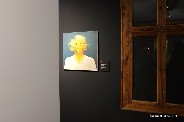 Казанлъшкият художник и преподавател Никола Вълчев представи първата си самостоятелна изложба „Black Mirror”