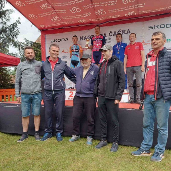 Два златни медала от две състезания грабнаха Лястовиците през уикенда