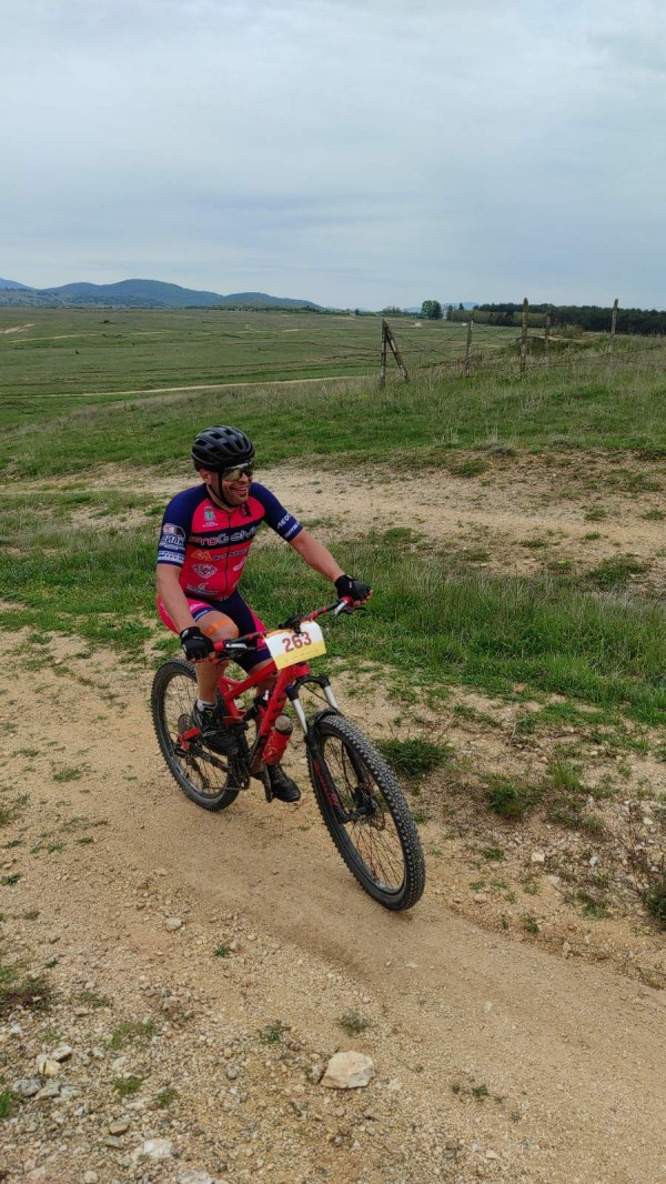 Два златни медала от две състезания грабнаха Лястовиците през уикенда