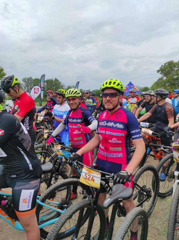 Два златни медала от две състезания грабнаха Лястовиците през уикенда