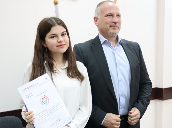 Ученици от ПГЛПТ за поредна година се включиха в Европейската олимпиада по статистика