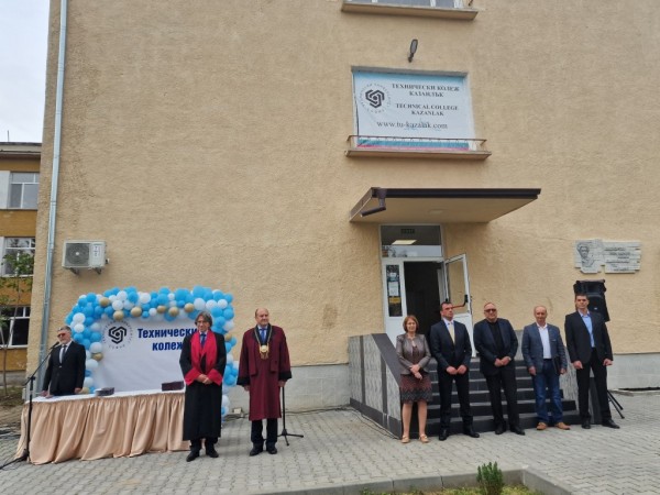 Кметът Галина Стоянова поздрави випуск 2022 на Технически колеж Казанлък