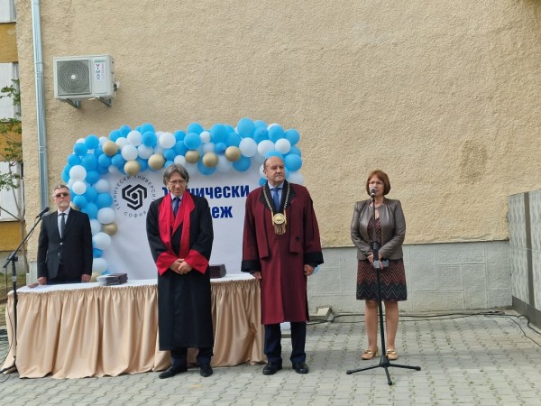 Кметът Галина Стоянова поздрави випуск 2022 на Технически колеж Казанлък