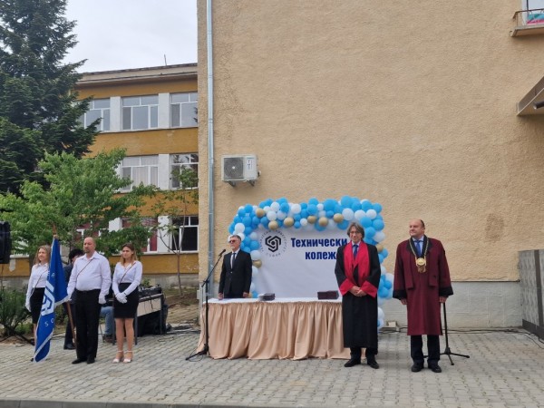 Кметът Галина Стоянова поздрави випуск 2022 на Технически колеж Казанлък