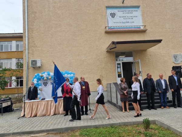 Кметът Галина Стоянова поздрави випуск 2022 на Технически колеж Казанлък