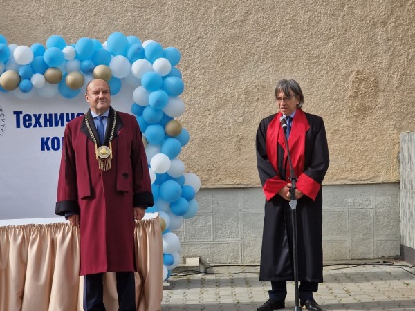 Кметът Галина Стоянова поздрави випуск 2022 на Технически колеж Казанлък