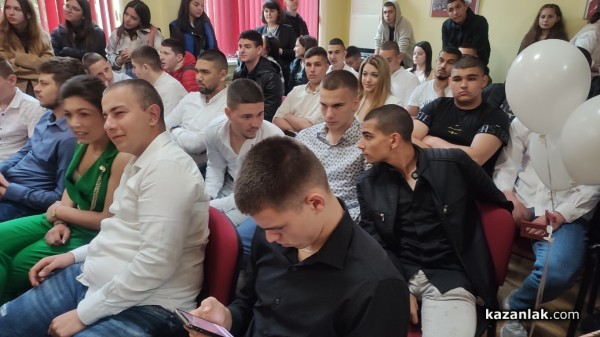 Механото изпрати своите 79 абитуриенти с голямо тържество