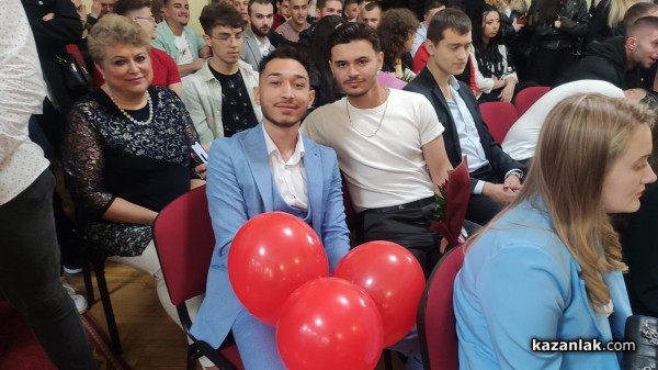 Механото изпрати своите 79 абитуриенти с голямо тържество