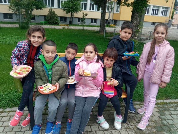 Първолаците от ОУ “Георги Кирков“ се превъплътиха в малки кулинари